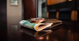 Souscrire un crédit de 10 000 euros sans fiche de paie, est-ce possible ?